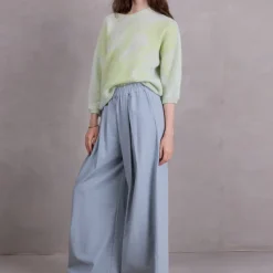Avoine alpaca trui in ice blue met daiquiri green