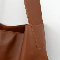 Big crossbody handtas in cognac nappaleer
