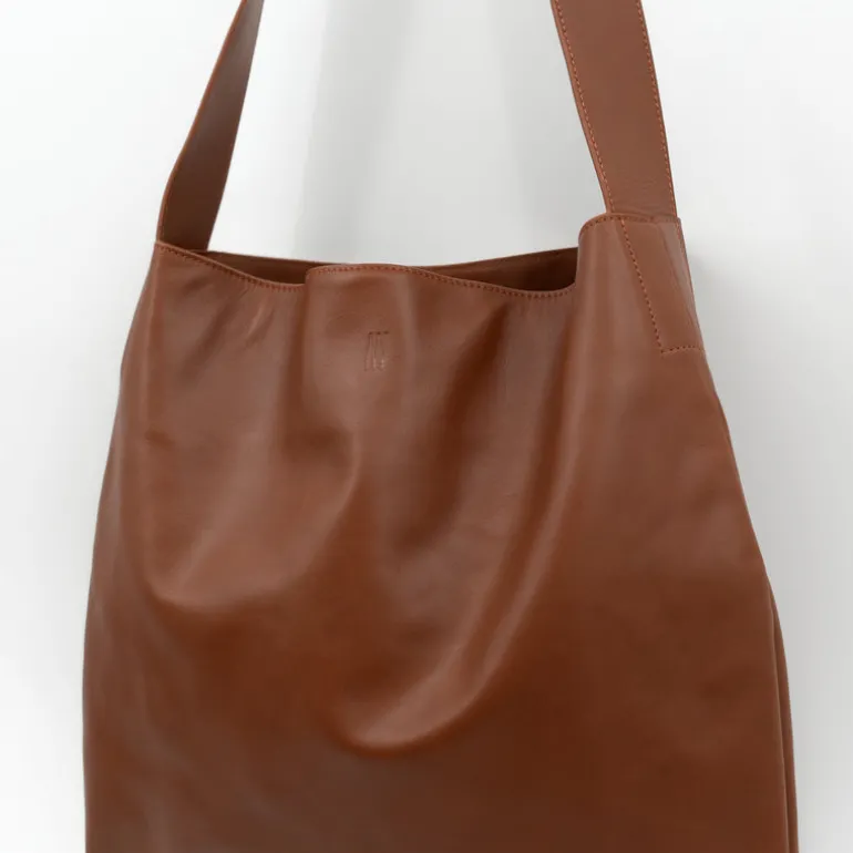 Big crossbody handtas in cognac nappaleer