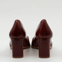 Daggie cognac pump