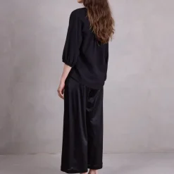Dong broek in black satin stretch