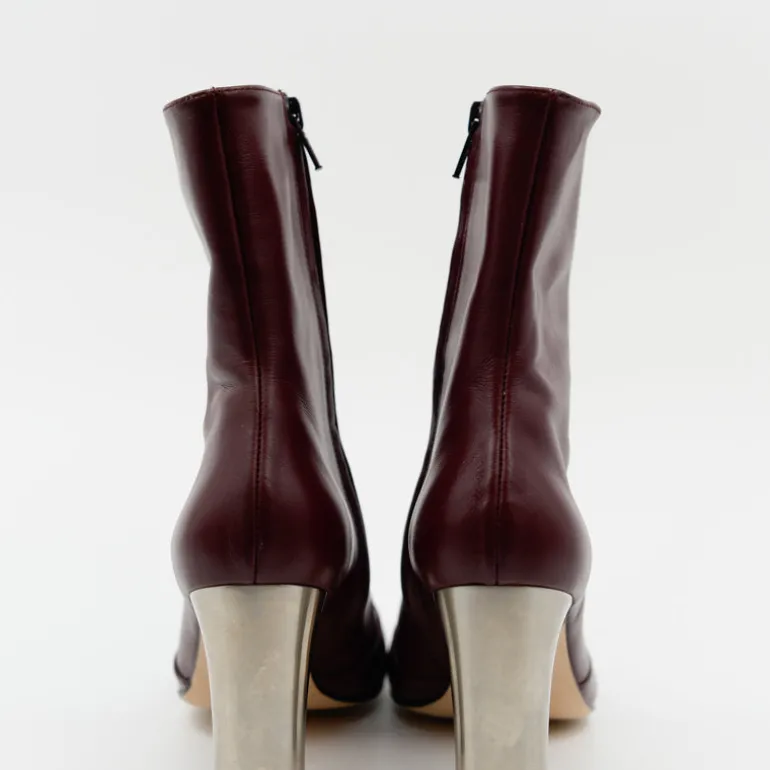 Eames laarsje in burgundy