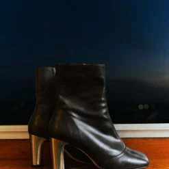 Eames laarsje in dark chocolate
