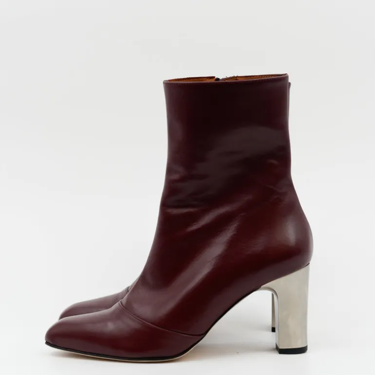 Elize laarsje in burgundy