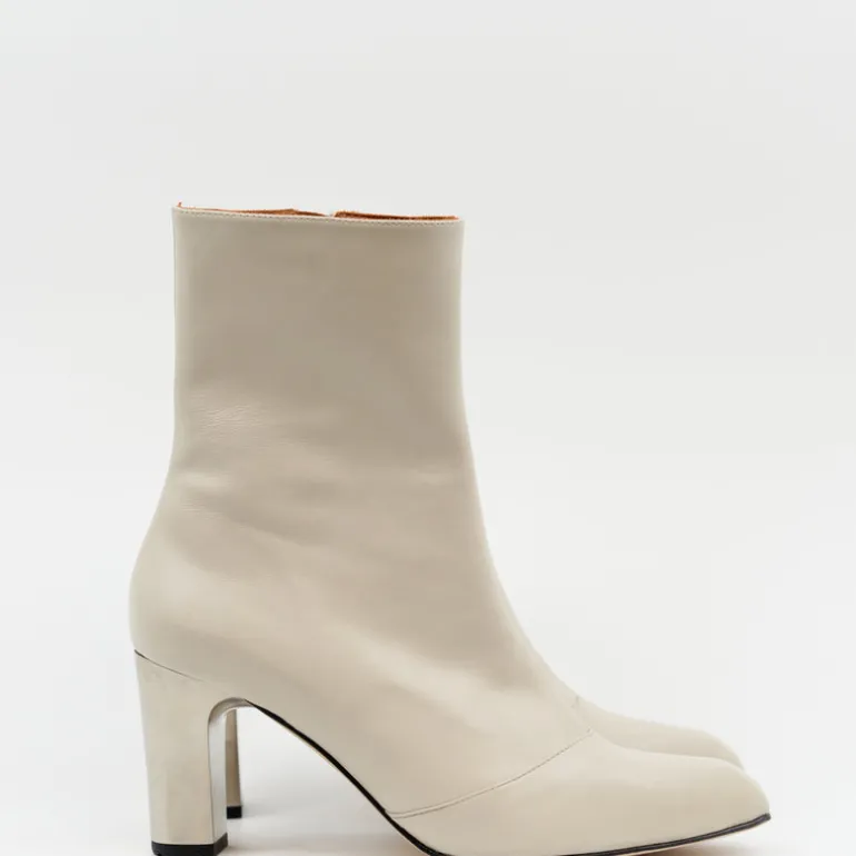 Elize laarsje in ivory