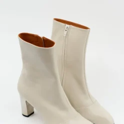Elize laarsje in ivory