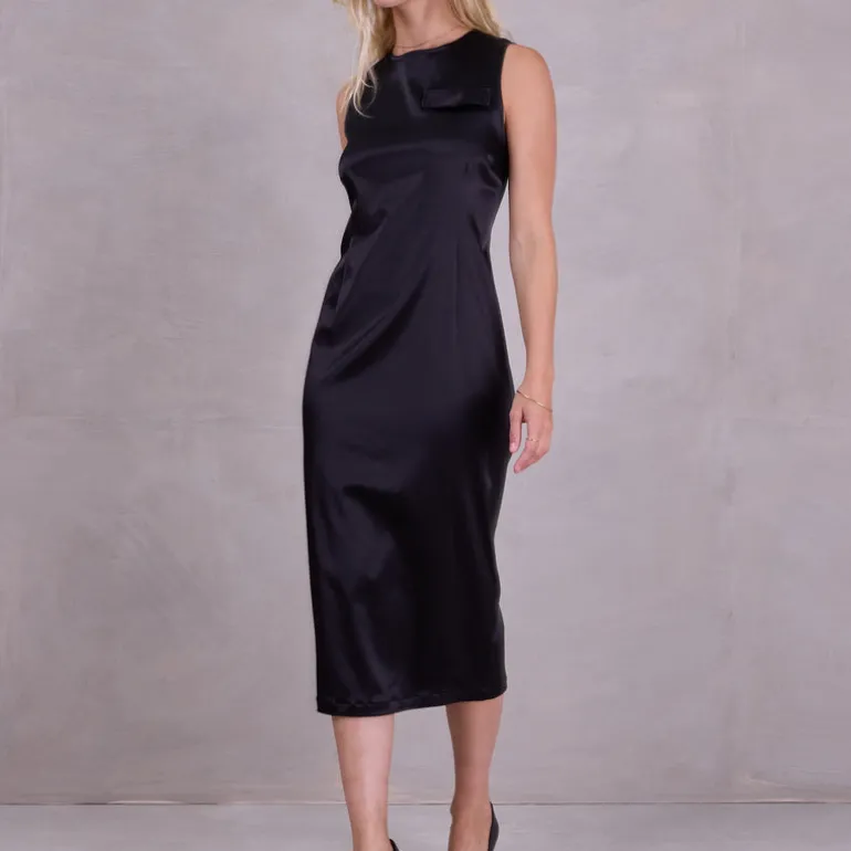 Emelia jurk in black satin stretch