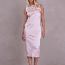 Emelia jurk in blush satin stretch