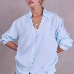 Felicia oversized lichtblauw hemd
