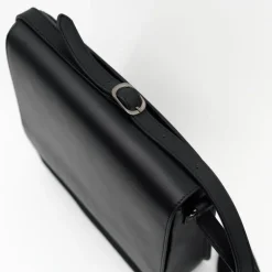 Medium crossbody handtas in zwart nappaleer