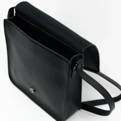 Medium crossbody handtas in zwart nappaleer