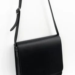Medium crossbody handtas in zwart nappaleer