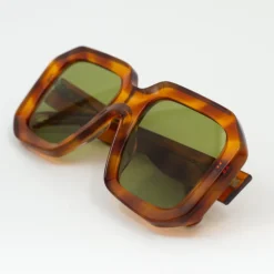 Onassis zonnebril in light tortoise /olive