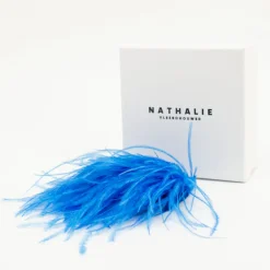 Zaza broche met veren in Santorini blue