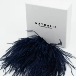 Zaza broche met veren in indigo